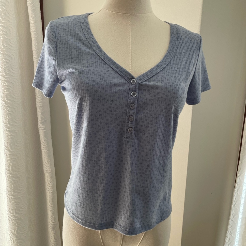 Pink Rose Light Blue Ditzy Floral Short Sleeve Top Medium NWT - Picture 2 of 8